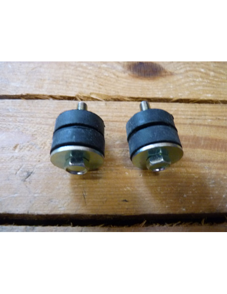 Silent bloc réservoir GSXR 750/1100  - 5