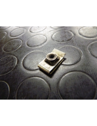 Prisonnier de carenage GSXR 750-1100 88-92  - 2
