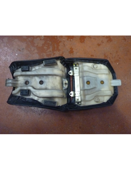 Paire de selles GSXR 750 88-90  - 3