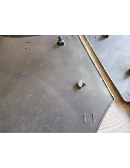 Flancs sous selle GSXR 750-1100 85-88  - 3