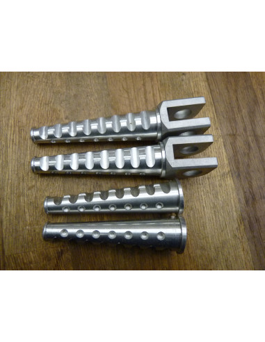 Repose pieds avants GSXR 600-750-1100 88-99  - 2