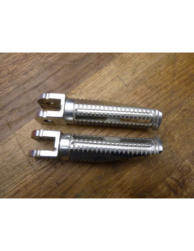 1 Jeu de repose pieds avants GSXR 750-1100  - 1