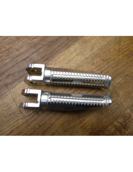 1 Jeu de repose pieds avants GSXR 750-1100  - 1