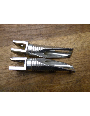 1 Jeu de repose pieds avants GSXR 750-1100  - 2