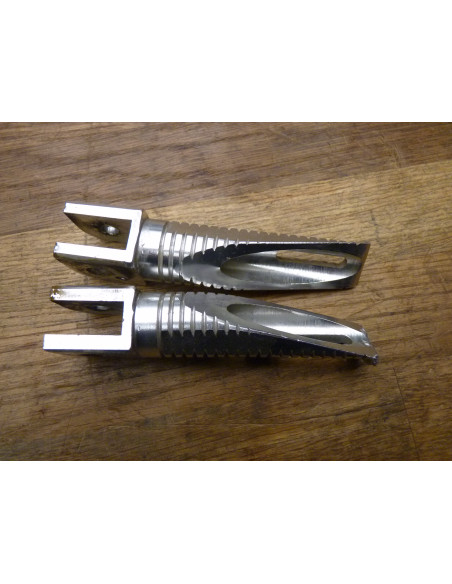 1 Jeu de repose pieds avants GSXR 750-1100  - 2