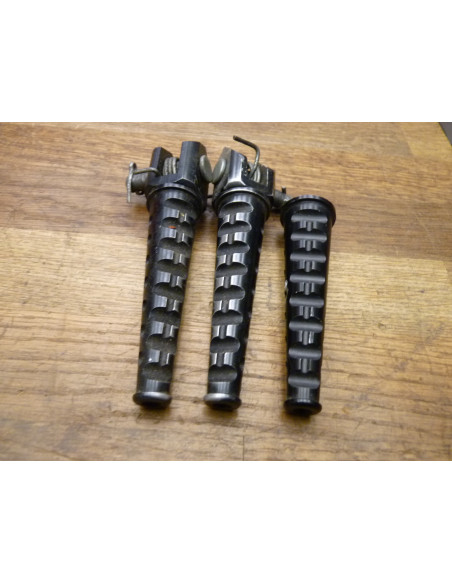 Paire de repose pieds avant Vmax 1200  - 2