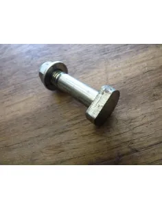 Boulon + ecrou porte couronne GSXR 750-1100  - 1