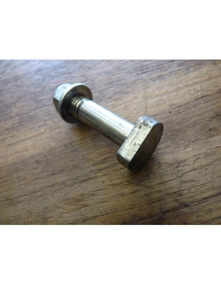 Boulon + ecrou porte couronne GSXR 750-1100  - 1